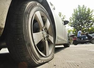 夏季幾種汽車輪胎異常隱患